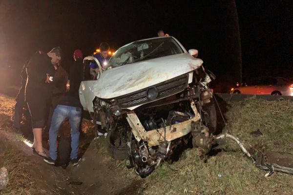 Imagem referente a notícia: Capotamento é registrado na rodovia BR-277, no Contorno Oeste em Cascavel