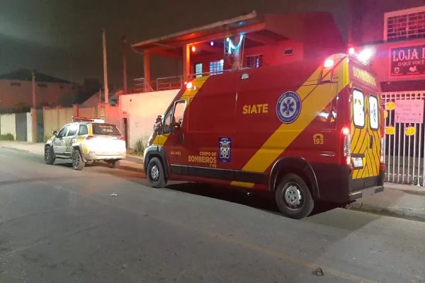 Marido leva mulher e irmã em boate e noite termina em briga com copo quebrado e cabelo puxado