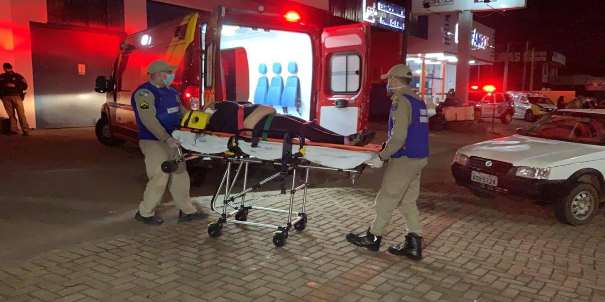 Homem agride mulher, GMs de folga intervém e agressor acaba sendo baleado na Av. Tancredo Neves