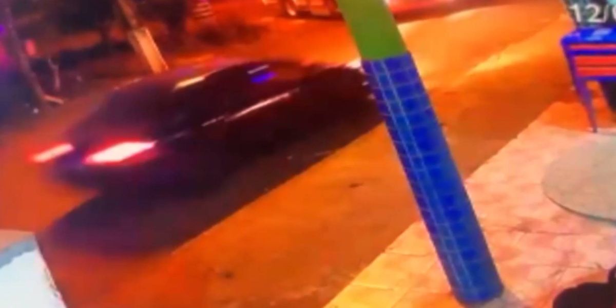 Câmera de segurança registra momentos antes do atropelamento de menino no Bairro Santa Felicidade