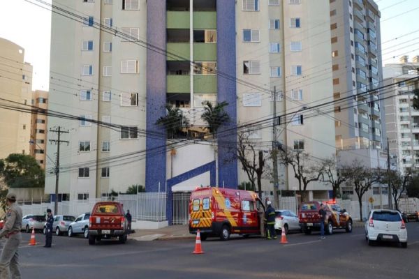 Imagem referente a notícia: Armário cai sobre criança de 4 anos e Socorristas do Siate são mobilizados na Rua Salgado Filho