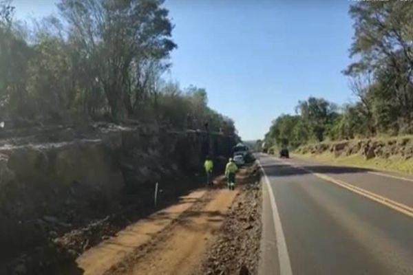 Interdição na BR-277 para detonação de rochas, em Guaraniaçu