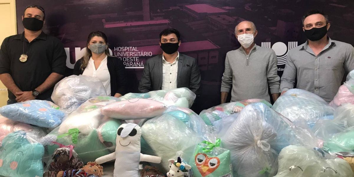 Huop recebe mais de 200 naninhas produzidas por detentos da PIC