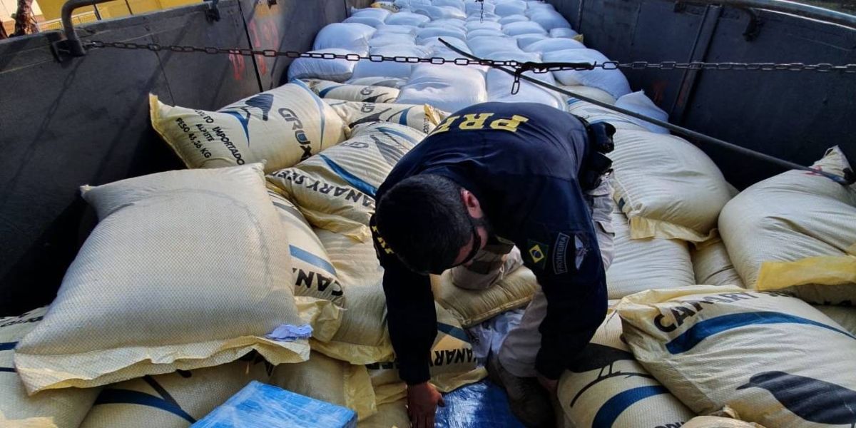 PRF apreende 2,7 toneladas de maconha no Paraná