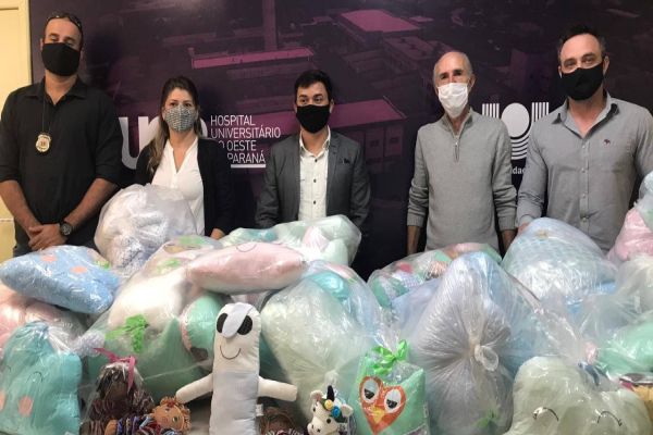 Huop recebe mais de 200 naninhas produzidas por detentos da PIC