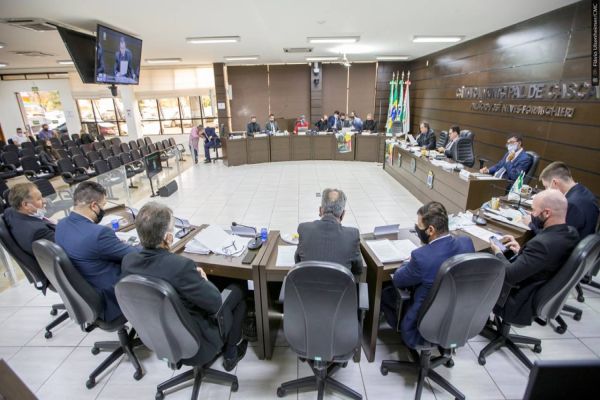 Vereadores de Cascavel repudiam absolvição de Dr. Bacana, acusado de assédio