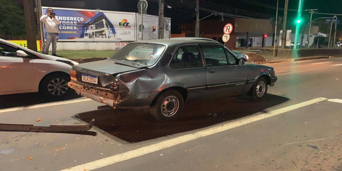 Motociclista fica ferido após colisão de trânsito na Avenida Carlos Gomes