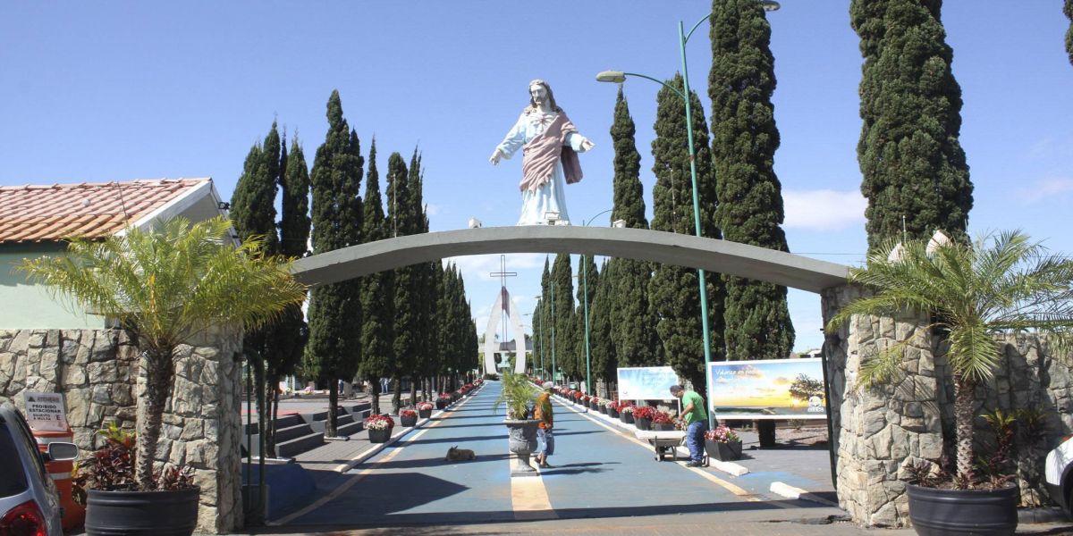 Prefeitura convoca donos de terrenos irregulares nos cemitérios de Cascavel