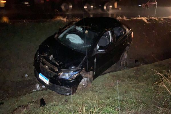 Imagem referente a notícia: Homem fica ferido após capotar veículo na rodovia BR-467, em Cascavel