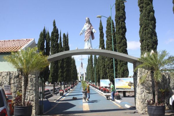 Prefeitura convoca donos de terrenos irregulares nos cemitérios de Cascavel