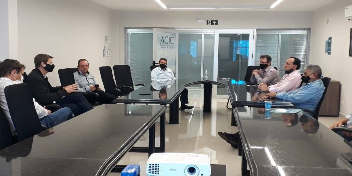 Celso Dal Molin explica na Acic proposta de ida do Pelotão de Choque para região norte