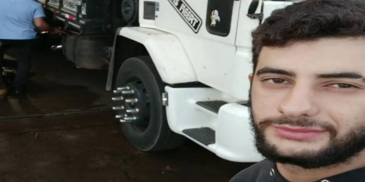 Motorista de apenas 21 anos é encontrado morto dentro de caminhão
