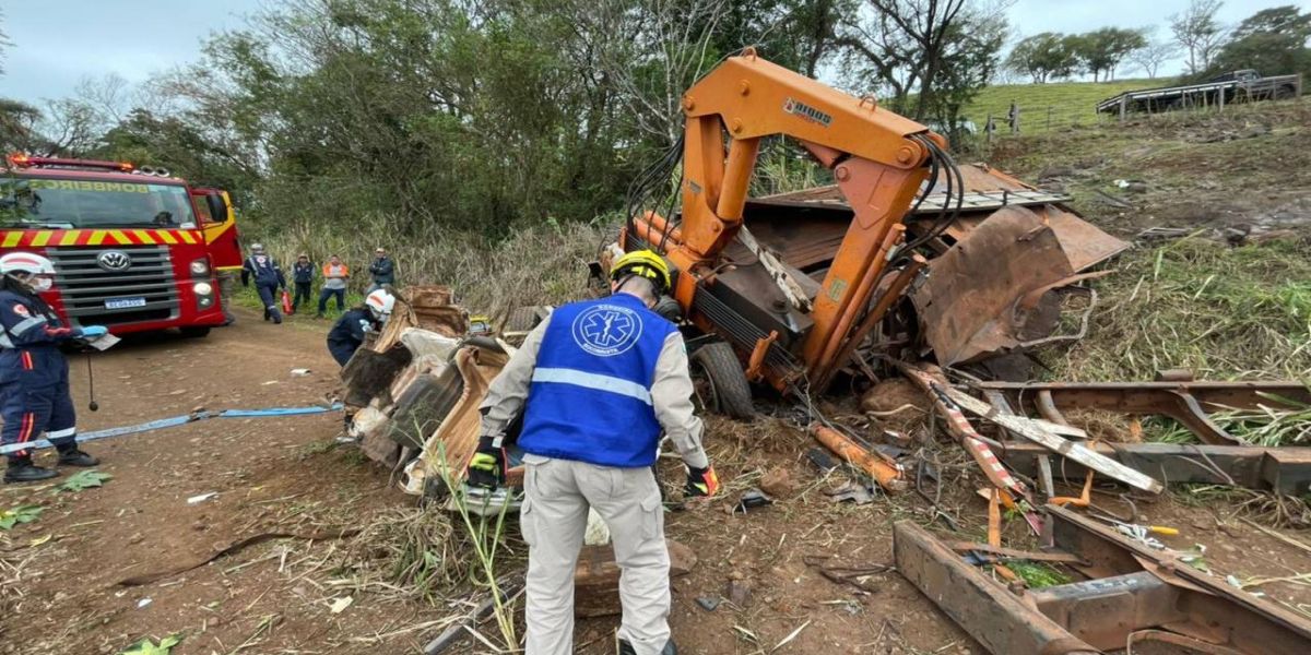 Homem morre e outro fica em estado gravíssimo após acidente de trânsito na PR-317