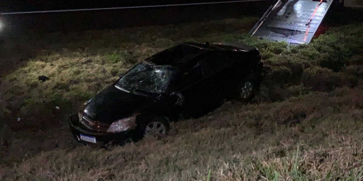 Capotamento é registrado na PRc-467, nas proximidades do viaduto da Rua  Theobaldo Bresolin