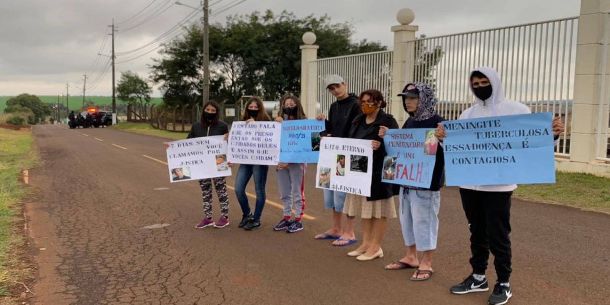 Detento da PEC morre de tuberculose e meningite; familiares realizam protesto em frente a unidade
