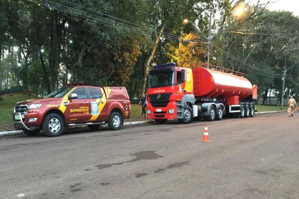 Corpo de Bombeiro é mobilizado na Praça Parigot de Souza