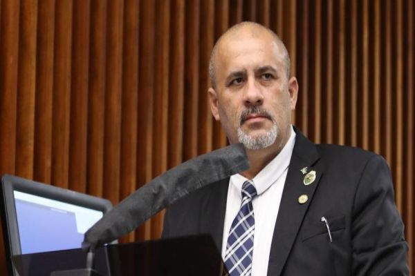 Deputado Soldado Fruet questiona publicidade do Governo em obras das pedageiras