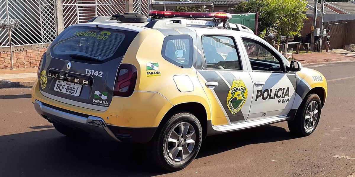 Mulher desce do carro para alimentar cachorro na rua e tem veículo roubado em Cascavel