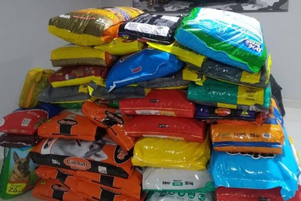 Pelotão de Choque em Cascavel arrecada quase uma tonelada de ração