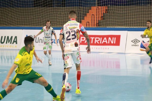 Cascavel Futsal goleia Assoeva e dispara na liderança do seu grupo na LNF