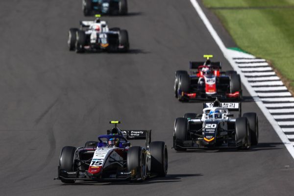 Samaia sofre com problemas de motor na etapa da Fórmula 2 na Inglaterra