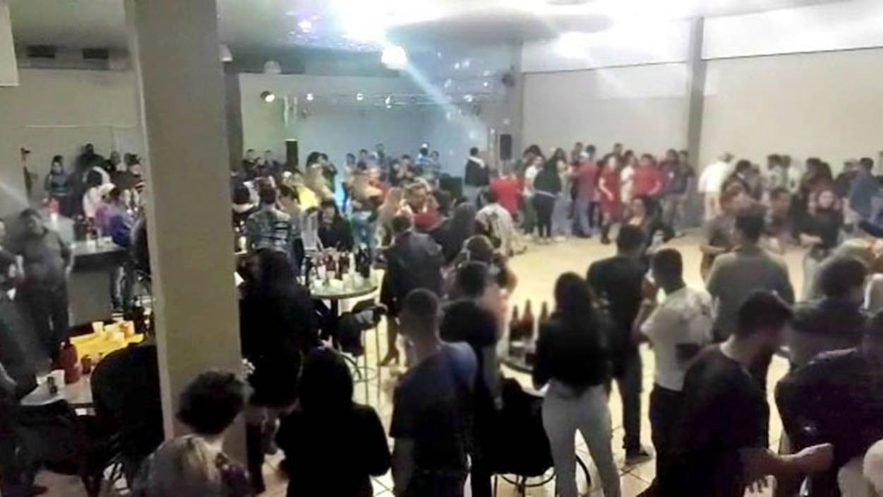 Festas ilegais são interrompidas pela fiscalização no fim de semana em Cascavel