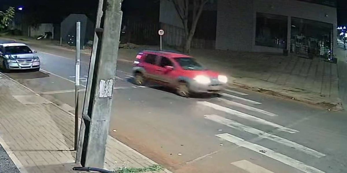 Internauta procura condutor de Uno que bateu em seu carro e se evadiu no Jardim Veneza