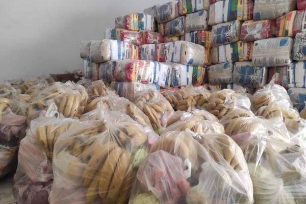 Famílias cadastradas no Bolsa Família recebem kit de alimentos em Corbélia