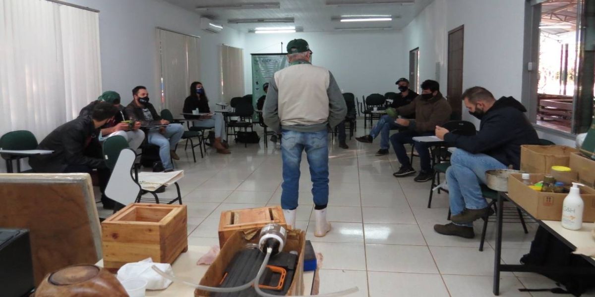 Agrotec: Território Cidadão recebe treinamento sobre Meliponicultura