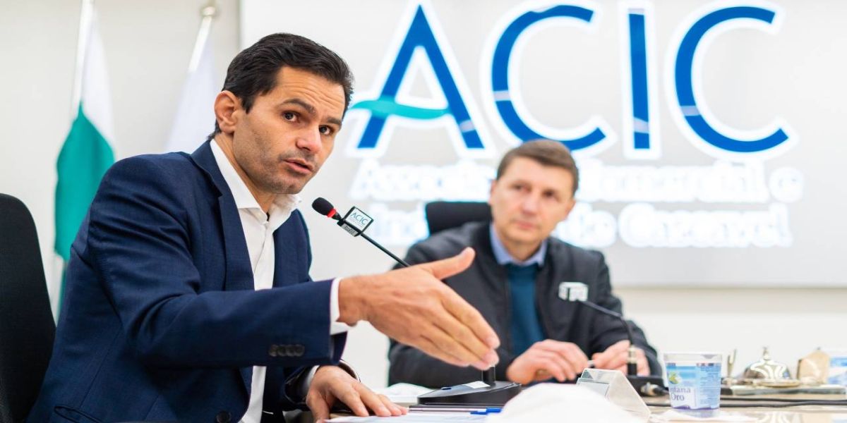 Pacheco detalha projetos e destinação de recursos aos empresários da ACIC