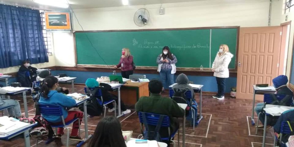 Retornou às aulas presenciais nos Colégios e Escolas do Núcleo Regional da Educação de Cascavel