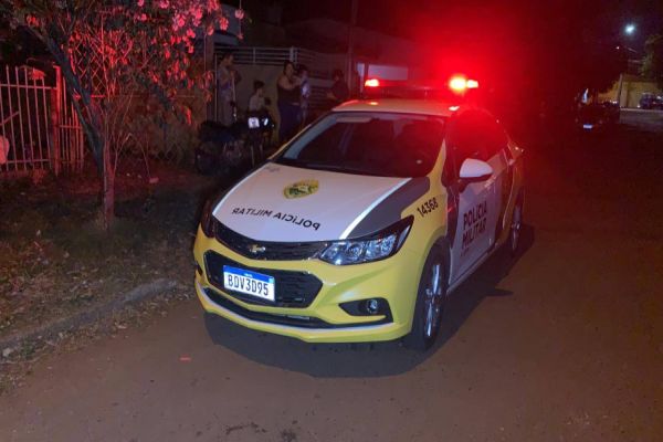 Imagem referente a notícia: Jovem de 23 anos é baleado na cabeça e nas costas no Bairro Esmeralda em Cascavel