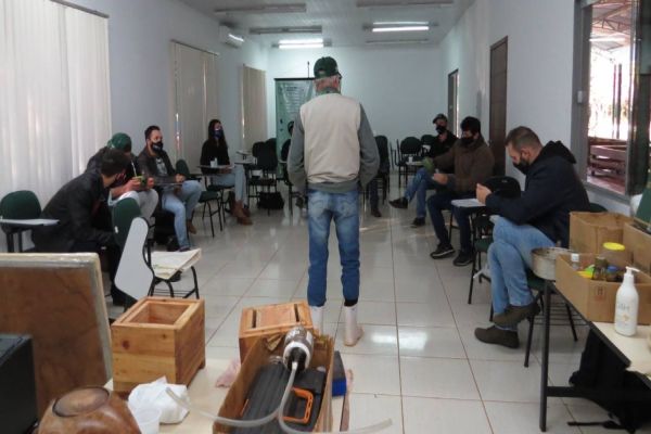 Agrotec: Território Cidadão recebe treinamento sobre Meliponicultura