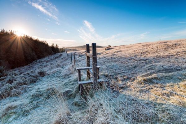 Temperaturas em queda: especialista dá dicas para manter os ambientes aquecidos em dias de frio