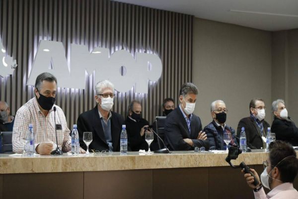 Imagem referente a notícia: Presidente do Consamu recepciona Beto Preto em evento com prefeitos