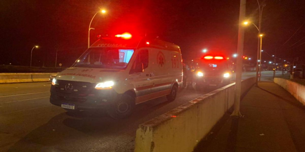 Entregadores de delivery salvam mulher que tentava se jogar do Viaduto da Rocha Pombo