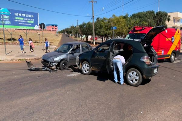 Imagem referente a notícia: Colisão de trânsito é registrada no Bairro Cascavel Velho