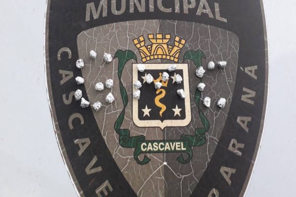 GM apreende três pessoas, sendo um menor de idade com 25 pedras de crack no Bairro Interlagos