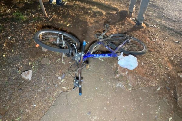 Imagem referente a notícia: Mulher fica ferida após colisão de trânsito no Bairro São Cristóvão em Cascavel