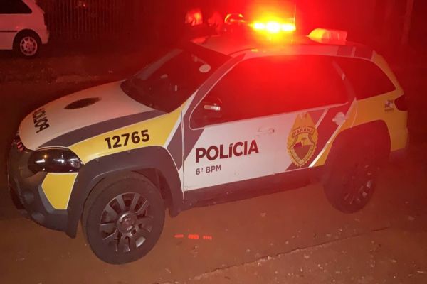 Homem tenta deter indivíduos queriam levar seu automóvel na Rua Pernambuco