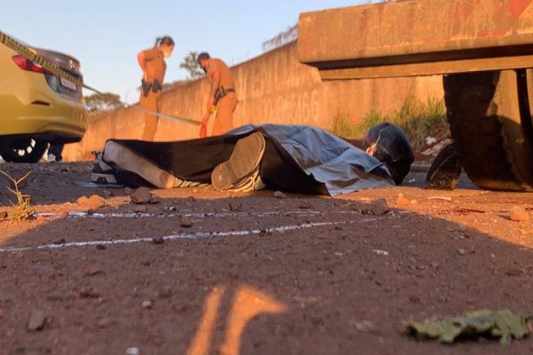 Imagem referente a notícia: Jovem de 19 anos morre após ser esmagado por caminhão na rodovia PRc-467 em Cascavel