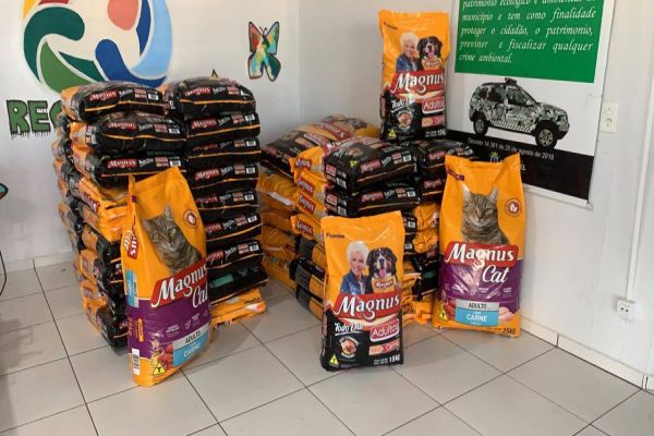 Imagem referente a notícia: Secretaria do Meio Ambiente inicia a distribuição de ração animal com base na Lei do Banco de Ração