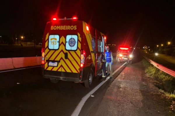 Imagem referente a notícia: Homem é atropelado e automóvel foge após batida na PRc-467 em Cascavel