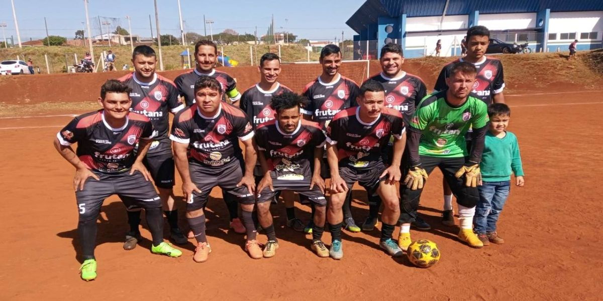 Amigos do Vagalume goleia Auto Posto Vip pela 1ª Copa Net Car de Terrão