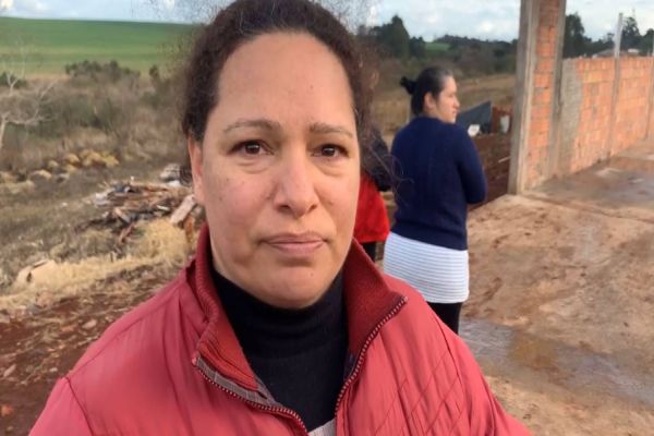 Imagem referente a notícia: Família pede ajuda após incêndio destruir totalmente residência no Jardim Veneza