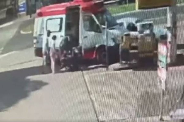 Imagem referente a notícia: Equipe do Samu age rápido e salva criança engasgada com peça de brinquedo; Vídeo