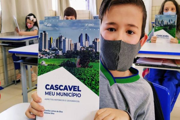Educação lança o livro Cascavel Meu Município