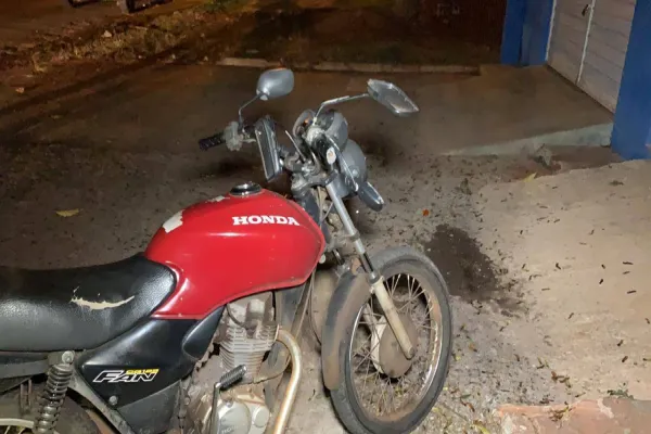 Foto relacionada a notícia: Motociclista fica ferido após queda de moto na Rua Londrina
