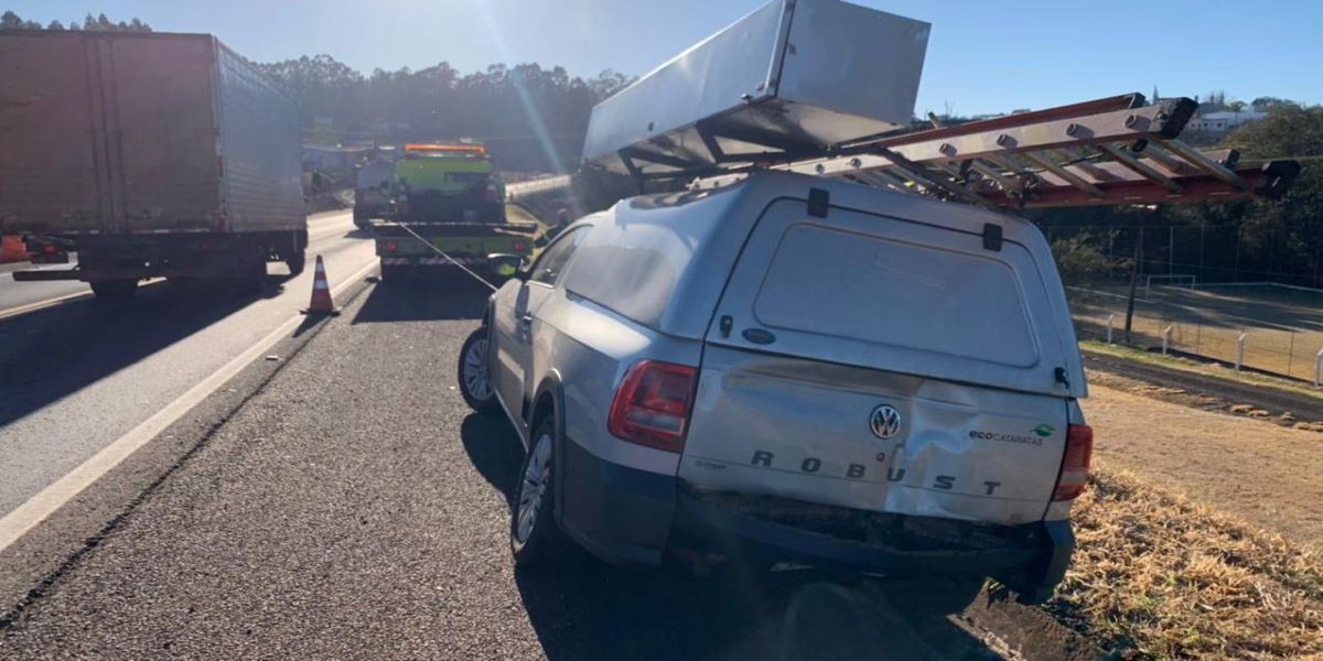 Colisão traseira é registrada na rodovia BR-277 em Cascavel