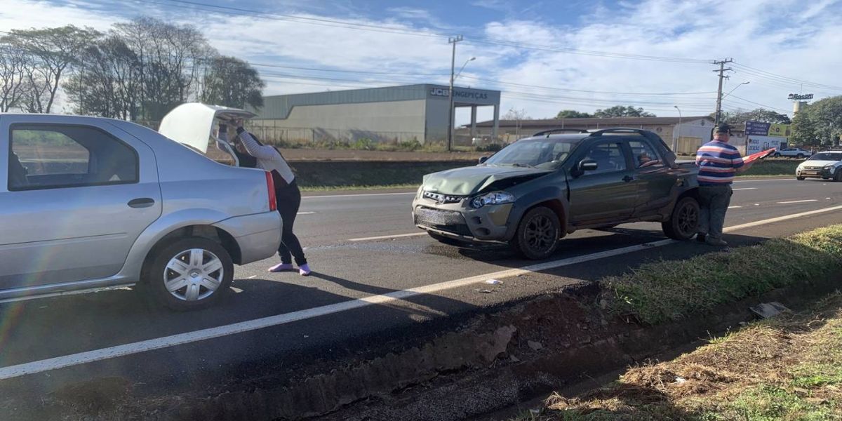 Colisão traseira é registrada na rodovia BR-277, no Bairro Santos Dumont